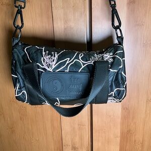 Aloha Collection T&C Surf Crossbody Bag Black Pink Flowers Mini Duffle